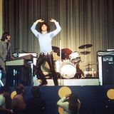 Rock mit Schweißfleck: Jim Morrison von den Doors lieferte Provokationen am laufenden Band. 1971, ein Jahr nach Auflösung der Band, starb er in Paris, vermutlich an einer Drogen-Überdosis