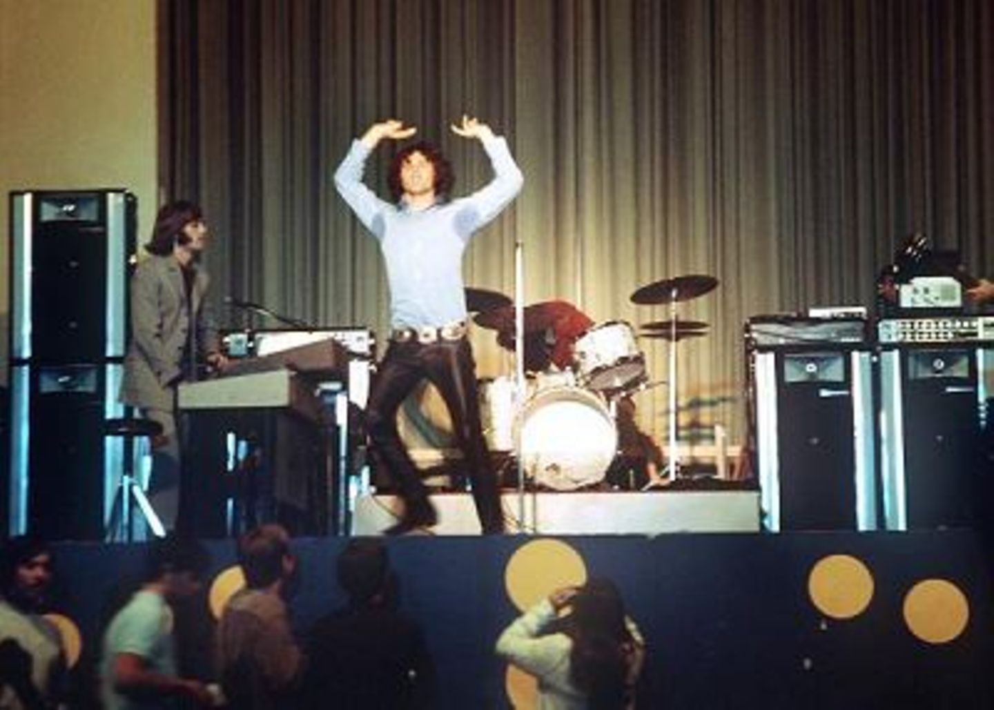Rock mit Schweißfleck: Jim Morrison von den Doors lieferte Provokationen am laufenden Band. 1971, ein Jahr nach Auflösung der Band, starb er in Paris, vermutlich an einer Drogen-Überdosis