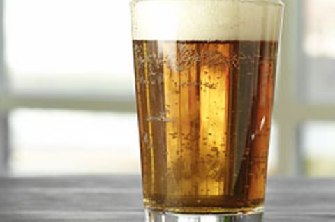 Ein halber Liter Bier am Tag - mehr schädigt nicht nur die Leber, sondern erhöht auch das Krebsrisiko