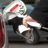 Spritztouren sind weniger unbeschwert als früher - jedenfalls wenn man über die Kosten nachdenkt: Dieselkraftstoff (mit einer Cetanzahl von unter 60) ist auf Platz acht der Preistreiber-Rangliste und im vergangenen Jahr um 26,5 Prozent teurer geworden. Laut der "Auto-Zeitung" lohnen sich Diesel-Modelle nur noch ab einer gewissen Fahrleistung pro Jahr