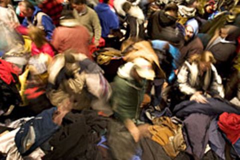Am Freitag nach Thanksgiving, dem sogenannten Black Friday, stürmen die Amerikaner die Läden, um die ersten Weihnachtsschnäppchen zu machen
