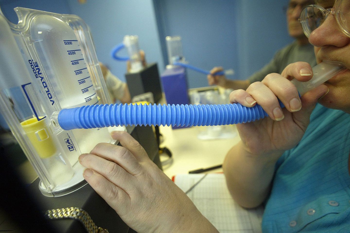 Das Spirometer ist das am häufigsten eingesetzte Gerät, um die Lungenfunktion zu überprüfen