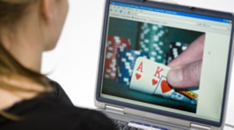 Onlinepoker ist für Profis so interessant, weil mehrere Hände gleichzeitig gespielt werden können