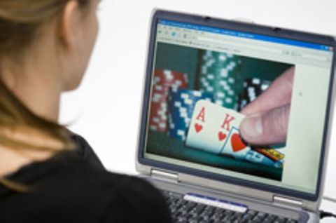 Onlinepoker ist für Profis so interessant, weil mehrere Hände gleichzeitig gespielt werden können