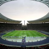 Mehr Kirchgänger als Stadionbesucher    Obwohl Religion unwichtiger geworden ist, gehen jeden Sonntag nachweislich mehr Bundesbürger in die Kirche als zu ihrem Fußballverein. Die Gotteshäuser besuchen etwa fünf Millionen Menschen, in die Fußballstadien gehen etwa 0,7 Millionen, so die Wissenschaftler