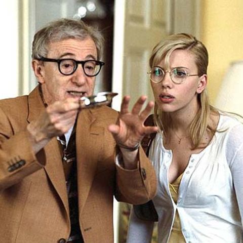 Was wird er als nächstes hervorzaubern? Der Magier Sid Waterman (Woody Allen) kümmert sich väterlich um die junge Amerikanerin Sondra Pransky (Scarlett Johansson)