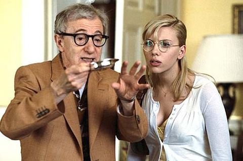 Was wird er als nächstes hervorzaubern? Der Magier Sid Waterman (Woody Allen) kümmert sich väterlich um die junge Amerikanerin Sondra Pransky (Scarlett Johansson)