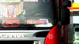 "Eigentlich sind es zwei Schildchen: eines für den Vornamen und eines für den Nachnamen. Das Schild für den Nachnamen rutscht beim Überholen auf der Autobahn aber leider immer in den Fußraum", ulkt Jörg P. aus Wiehl