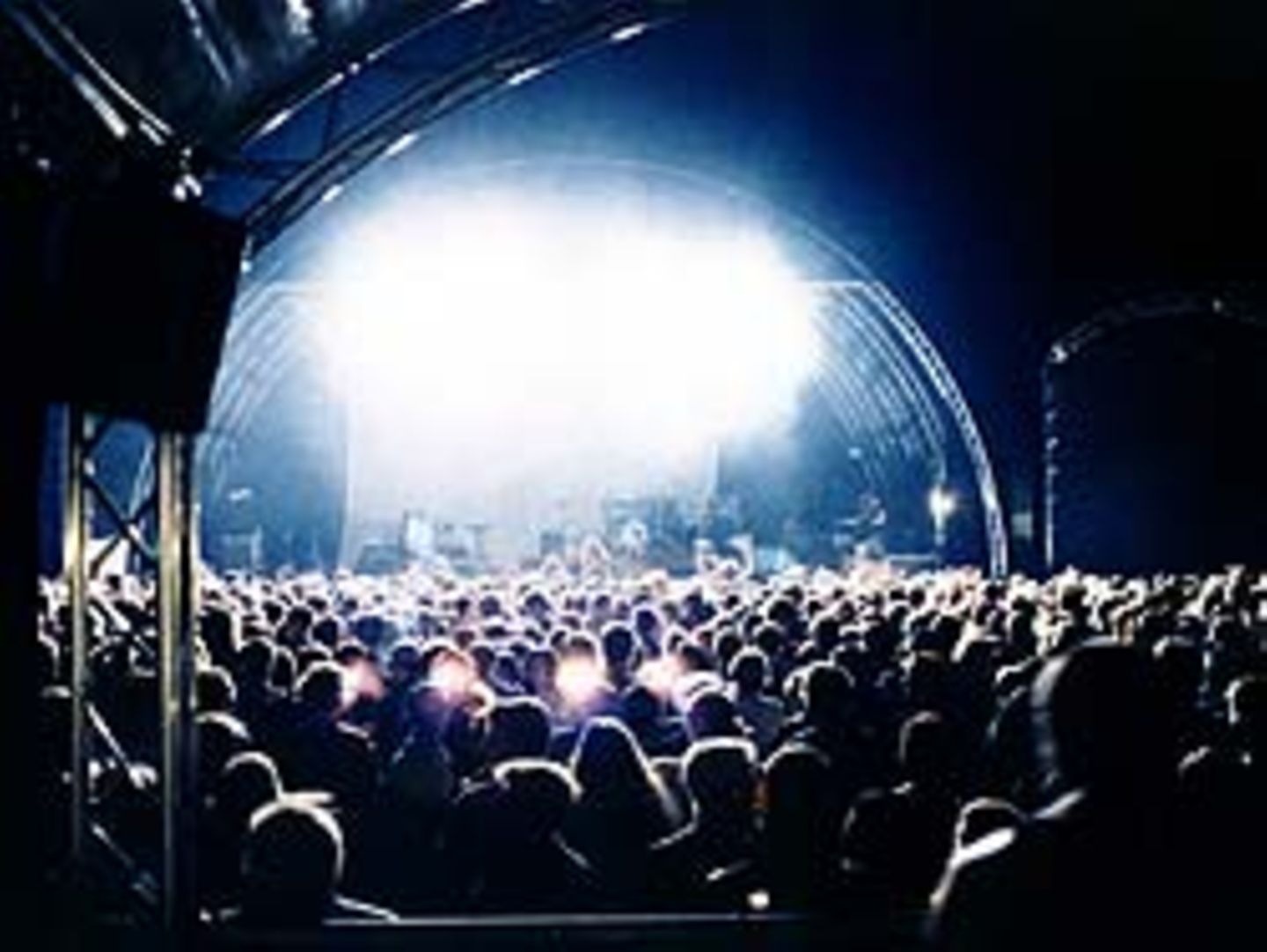 Auch 2006 trotzden mehr als 4000 Fans beim Haldern Pop den widrigen äußeren Bedingungen