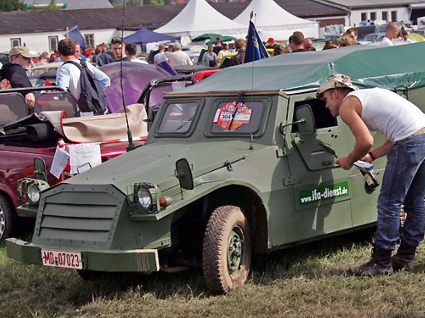 Ein zum Schützenpanzer umgebauter Trabant aus dem Jahr 1972