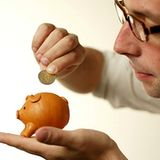 Bayern    Richtig gut scheint es den Google-Nutzern in Bayern zu gehen. Sie suchen nach dem aktuellen Goldpreis. Ist der nicht hoch genug, kommt das Ersparte halt ins Sparschwein  Die gefetteten von Google Trends ermittelten Begriffe zeigen an, wonach im jeweiligen Bundesland in der Krise deutlich mehr gesucht wurde, als den 15 anderen Bundesländern.