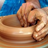 Pflegen Sie Tätigkeiten, die Ihre Kreativität fordern und fördern!     Unser hoch differenziertes Gehirn braucht Abwechslung und Herausforderung. Pflegen Sie kreative Tätigkeiten, die ein Gegengewicht zu Ihren Alltagsroutinen darstellen. Lösen Sie sich von dem blockierenden Gedanken, "Leistung" erbringen zu müssen und freuen Sie sich über Ihre Produktionen. (www.burnon.de)