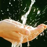 "Wasser trinke ich am liebsten aus der hohlen Hand, frisch von der Quelle", sagt Michael K. aus Hattingen