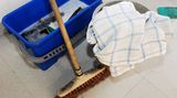 Leistungskomplex 12: Reinigung der Wohnung    Punkte: 100  Preis (bei Punktwert 0,0419 Euro): 4,19 Euro  Zeitkorridor:  Umfang: Reinigen von Fußböden, Möbeln und Haushaltsgeräten im allgemein üblichen Lebensbereich des Pflegebedürftigen, Trennen und Entsorgen des Abfalls (ABER keine Grundreinigung)