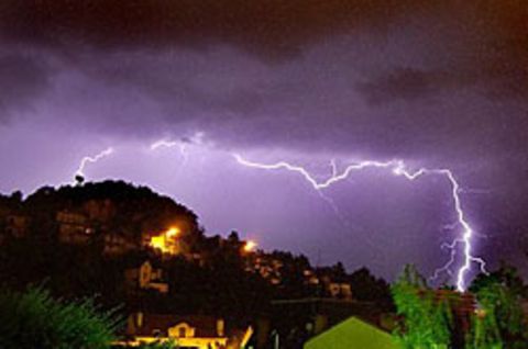 Ein Blitz entläd sich: Kurze und heftige Gewitter könnten sich in Zukunft häufen