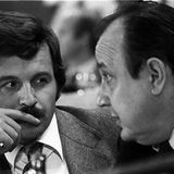 Jürgen Möllemann, der Ende der Achtzier und Anfang der Neunziger zweimal Minister war, galt als Ziehkind Genschers. Doch nachdem der passionierte Fallschirmspringer immer häufiger wegen antisemitischer Äußerungen aufgefallen war, zog er sich den Zorn des starken Mannes der FDP zu.