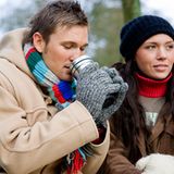 "Da ich Mutter von vier Kindern bin und mein Mann Normalverdiener ist, würde ich einen Konsumgutschein in anfallende Dinge wie Kinderschuhe und Winterkleidung für die Kinder investieren und eventuell den von uns schon lange ersehnten Gefrierschrank kaufen, damit wir als grössere Familie auf lange Sicht hin kostengünstiger leben können, wenn wir besser bevorraten können und nicht wegen jedem Schnitzel einkaufen fahren müssen."    J.G.  Gesetzt den Fall, die Bürger bekämen tatsächlich Konsumgutscheine in Höhe von 500 Euro. Was würden sie damit machen? Und wären sie bereit, einen Eigenanteil obendrauf zu legen? Das fragten wir die stern.de-Leser. Hier die Ergebnisse.