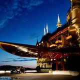 Nach dem Umbau erfolgt die Vorfahrt zum Hoteleingang wieder von der Talseite