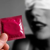 Kondome auf Staatskosten  Die Herren vom Bund der Steuerzahler raufen sich die Haare, die Damen in den Bordellbetrieben aber können sich freuen: Seit einem halben Jahr beliefert die Kölner Stadtverwaltung 35 Saunaklubs und Nachtbars kostenlos mit Kondomen. Das Gesundheitsamt spricht von einer Maßnahme zur Aids-Vorbeugung, der Bund der Steuerzahler von einer Verschwendung öffentlicher Gelder. Dennoch gibt sich die Kölner Behörde selbstbewusst: "So großzügig wie wir geht keine andere Stadt mit Kondomen um"