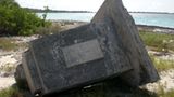 Die Thälmann-Insel ist nach dem 1886 in Altona geborenen Politiker Ernst Thälmann benannt. Dieser war zunächst SPD-Mitglied und saß in der Hamburger Bürgerschaft