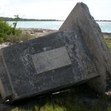 Die Thälmann-Insel ist nach dem 1886 in Altona geborenen Politiker Ernst Thälmann benannt. Dieser war zunächst SPD-Mitglied und saß in der Hamburger Bürgerschaft