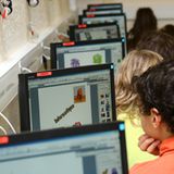 Kompakt und platzsparend: Die TFT-Bildschirme begründeten eine neue Monitor-Generation. "Als Administrator musste ich jahrelang die schweren 19' Röhrenmonitore schleppen", schreibt ein Leser