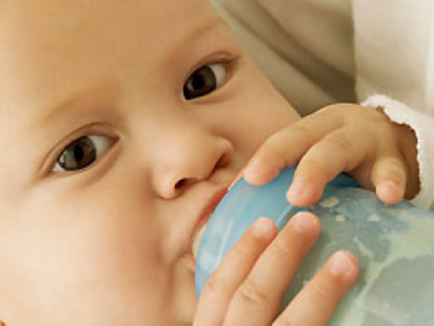 In Deutschland unterliegt die Herstellung von Babynahrung extrem strengen Richtlinien. Experten sind sicher: Ein Skandal wie in China wäre hierzulande kaum möglich
