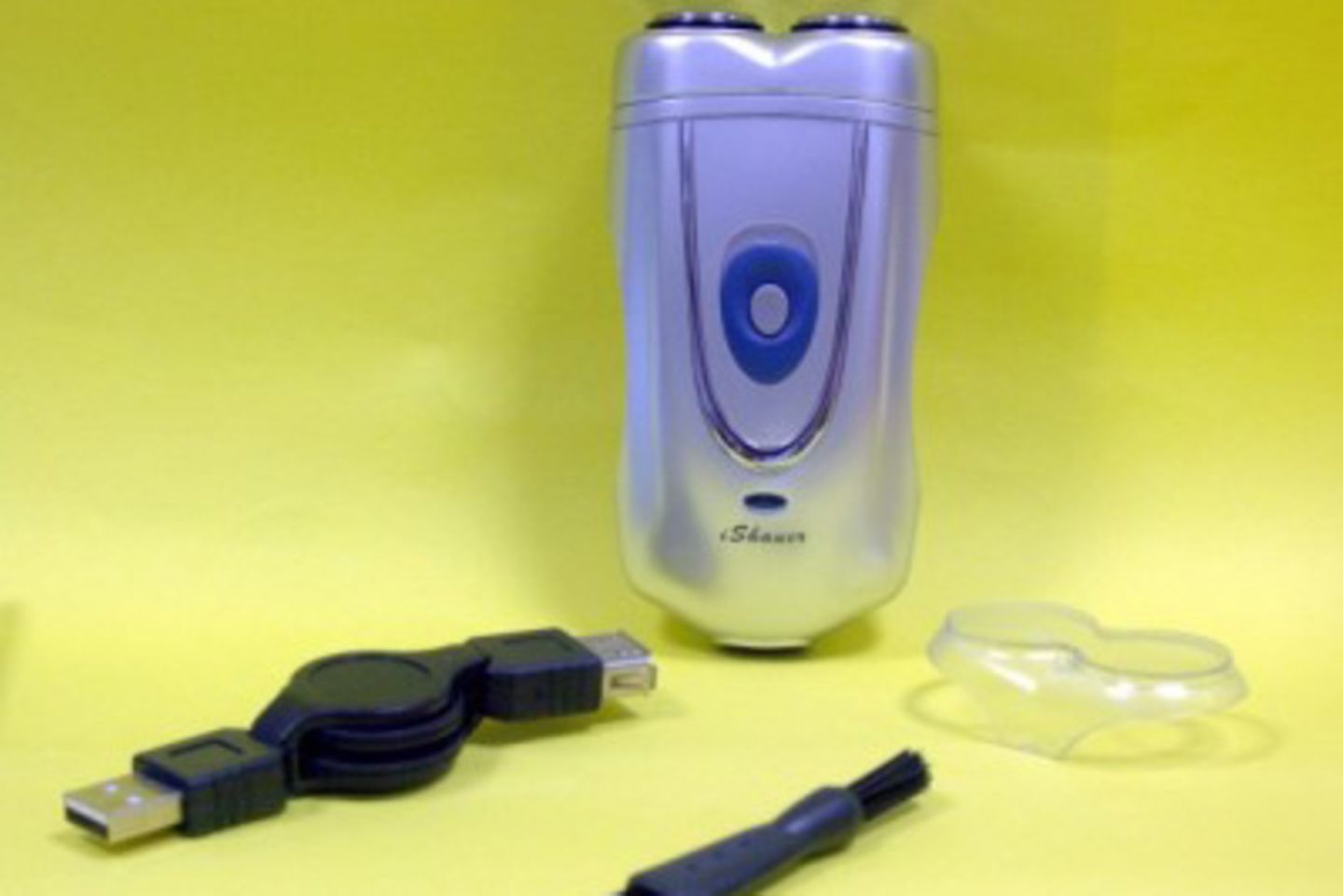 Da sie auf der morgigen Messestand-Party wieder einmal umwerfend aussehen will, muss sie früh genug beginnen, ihren Körper für das Kleine Schwarze vorzubereiten. Der USB-Rasierer leistet wie immer gute Dienste  Preis: 19,95 EUR