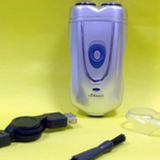 Da sie auf der morgigen Messestand-Party wieder einmal umwerfend aussehen will, muss sie früh genug beginnen, ihren Körper für das Kleine Schwarze vorzubereiten. Der USB-Rasierer leistet wie immer gute Dienste  Preis: 19,95 EUR