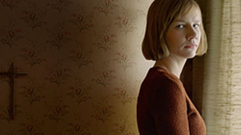 Michaela (Sandra Hüller) entstammt einer tief religiösen Welt
