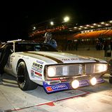 Aber natürlich wurde rund um die Uhr gefahren, auch spät in der Nacht hieß höchste Wachsamkeit beim Mechaniker-Team, wenn die Wagen zum schnellen Fahrerwechsel einfuhren. Natürlich auch in den frühen Morgenstunden noch laut und ausführlich kommentiert von den nimmermüden Stadionsprechen