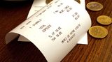 8. Seien Sie großzügig zum Personal. Trinkgeld-Knauser im Restaurant kommen nicht gut an