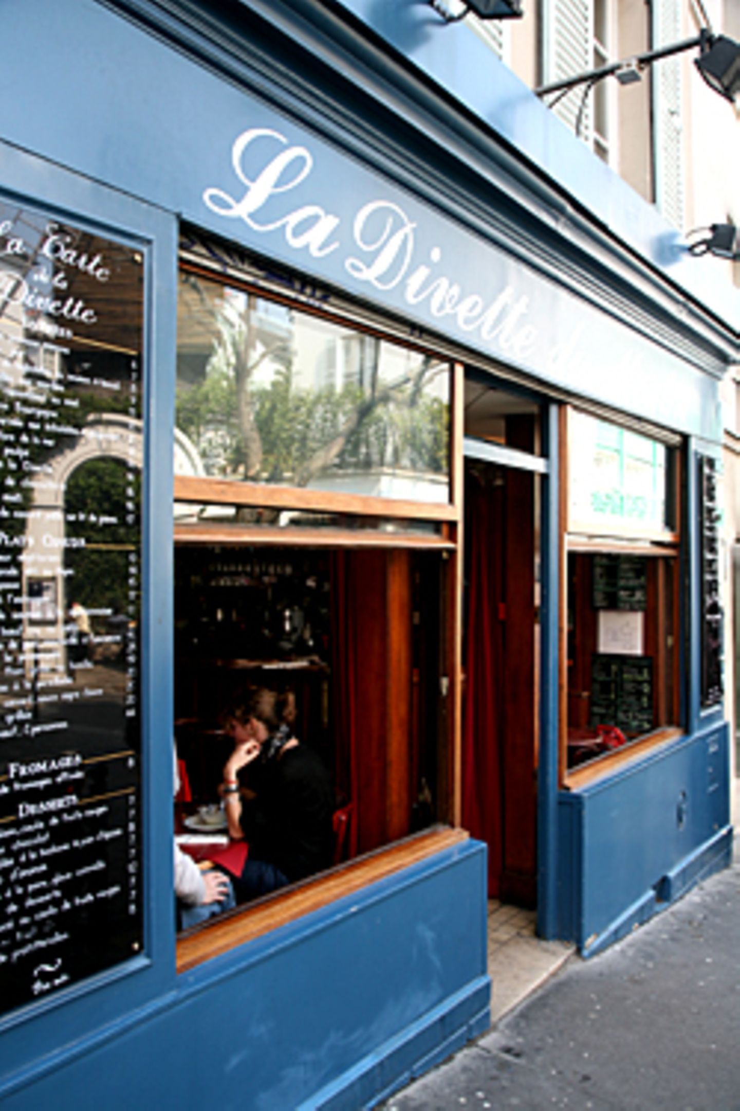 Je nach Komfortklasse kann die erste Mahlzeit des Tages in Paris zwischen zwölf und 30 Euro kosten