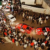 Nachdem Audi in diesem Jahr - bereits zum fünften Mal in Folge - die "richtigen" 24-Stunden von Le Mans gewonnen hat, konnte sich Porsche im Jubiläumsjahr immerhin über Siege in drei Starfeldern bei den "Classics" freuen - und sind damit die erfolgreichste Marke des Wochenendes