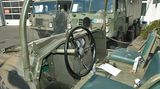 Simple Technik, minimalistische Ausstattung. Trotzdem haben die Oldies ihren Preis. Zwischen 5.000 und 10.000 Euro kosten die olivgrünen Exoten mit der kriegerischen Vergangenheit. Es gibt auch Ausnahmefahrzeuge, die auf Grund ihrer Seltenheit bis zu 15.000 Euro kosten