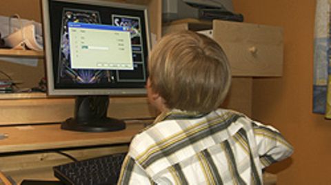 Eine aktuelle Studie ergab: Bei jedem dritten Kind stehen PC und Fernseher im Kinderzimmer