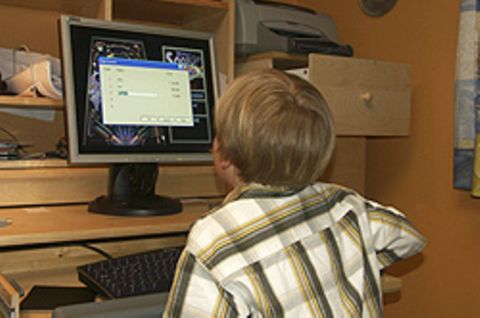 Eine aktuelle Studie ergab: Bei jedem dritten Kind stehen PC und Fernseher im Kinderzimmer