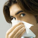 "Um sich zu vergewissern, dass der ausgeschnaubte Schleim keine ungewöhnliche Farbe oder Konsistenz hat, was vielleicht Rückschlüsse auf eine eventuelle Erkrankung zulassen würde. Rostfarbener oder grünlicher Schleim z. B. kann ein u. U. ein Hinweis auf eine Infektion sein. Wir wollen einfach sicher sein, dass der Schleim 'normal' ist und wir bis auf den Schnupfen gesund sind", meint Petra Grüner aus Flensburg