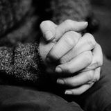 "Ich denke, dass Gott weder männlich noch weiblich ist. Wenn es Gott gibt und er die Welt und uns erschaffen hat, dann ist alles um und in uns ein Teil davon. Da Gott in jedem von uns ist, erübrigt sich die Frage nach dem Geschlecht", findet Maria L. aus Rudolstadt