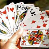 "Es ist wohl aus dem früheren Kartenspielerjargon entstanden: Die Karte wurde auf den Tisch geworfen und von den Mitspielern kommentiert. Wenn Pik kam, hieß es dann: 'Pickus der Waldspecht', bei Herz: 'Ein Herz hat jeder'. 'Und jetzt über die Dörfer', wenn man nicht mit Trumpf oder mit niedrigeren Karten ausgespielt hat. 'Die Waldfee' könnte demnach Schippen oder auch Blatt bedeuten", meint Anna K. aus Bonn