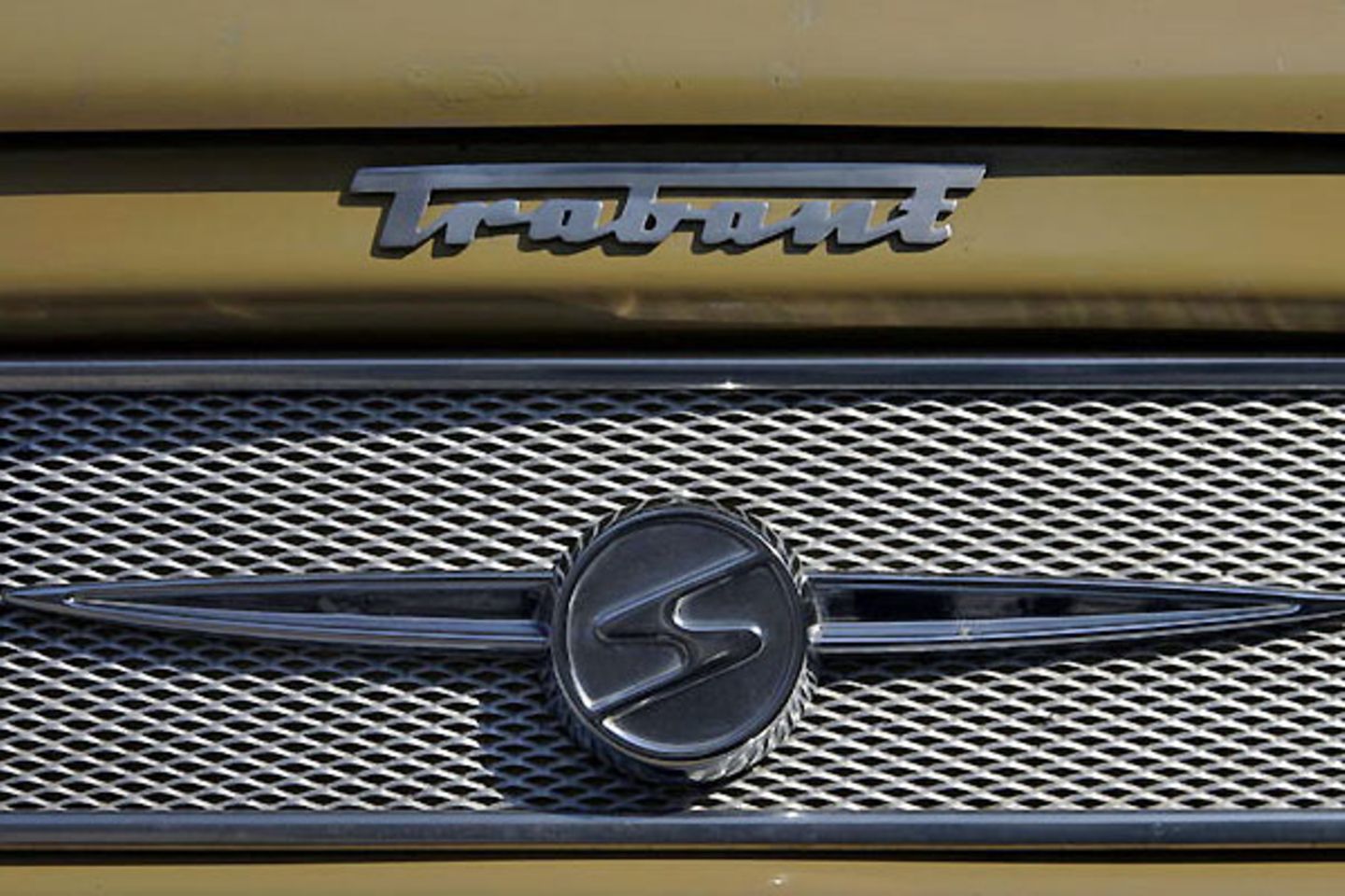 Ein Trabant-Schriftzug mit Logo