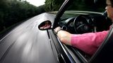 "Wäre ich Minister, würde ich mir die Freiheit nehmen, selbst Auto zu fahren. Das spart die Kosten für einen Chauffeur ein", bemerkt S. F. aus Baden-Württemberg