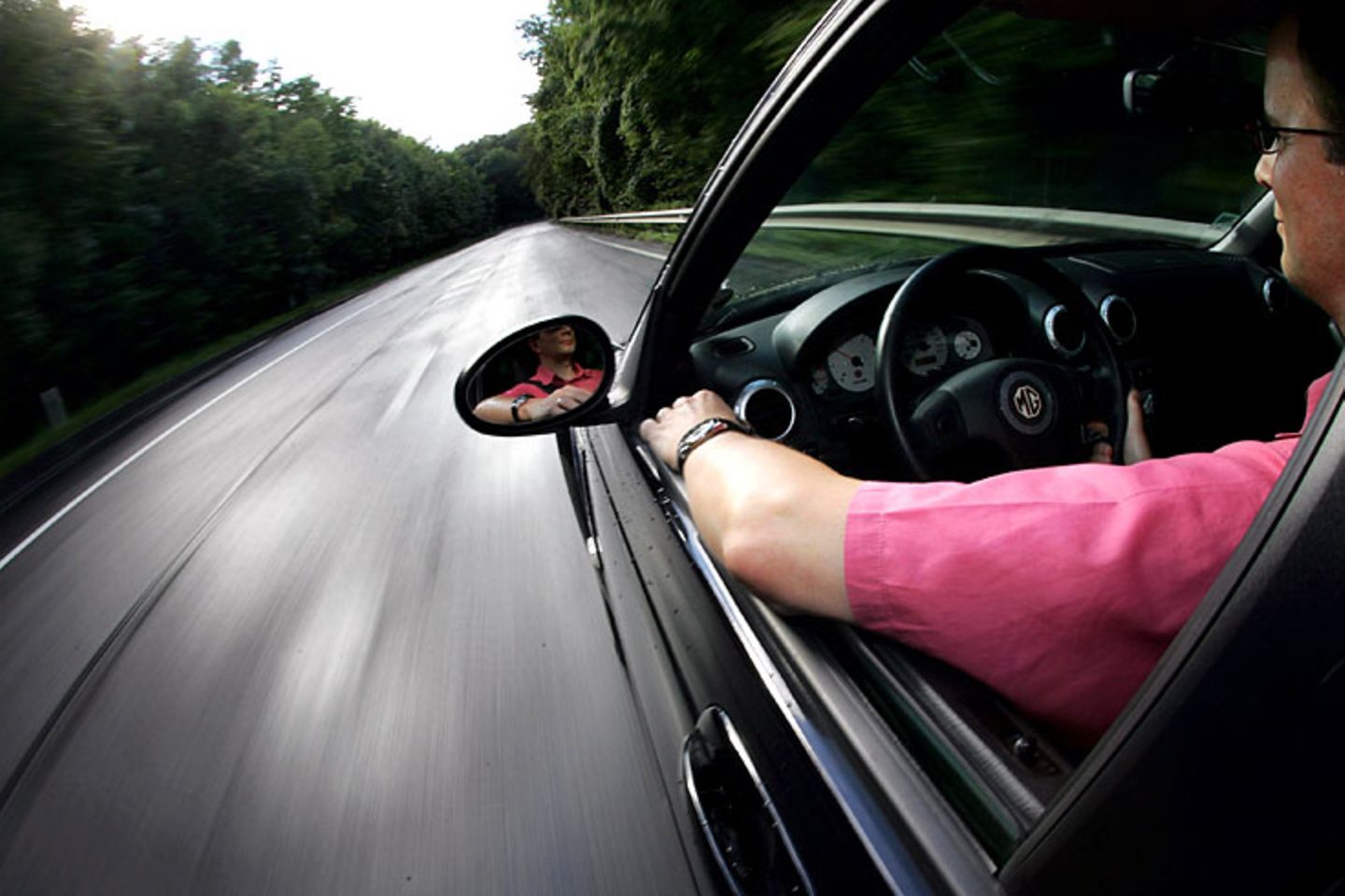"Wäre ich Minister, würde ich mir die Freiheit nehmen, selbst Auto zu fahren. Das spart die Kosten für einen Chauffeur ein", bemerkt S. F. aus Baden-Württemberg