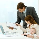 Anton W. aus Bergedorf meint, es liegt an der Multitaskingfähigkeit der Frauen: "Sie ist ein Hinderungsgrund, sich auf das Wesentliche zu konzentrieren"