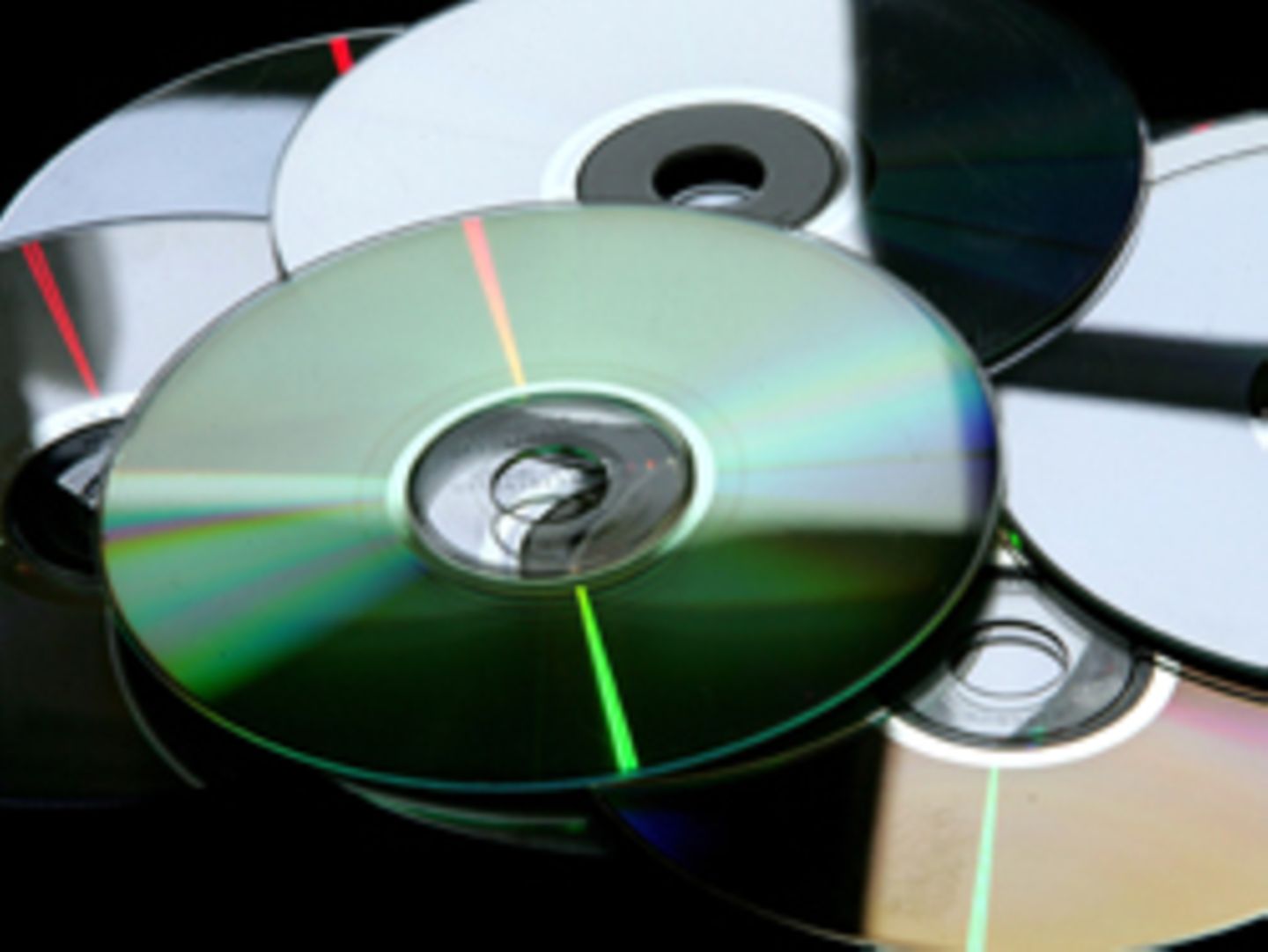 Raubkopie im großen Stil: Die Fälscher haben in Massen Software, Musik und Filme kopiert