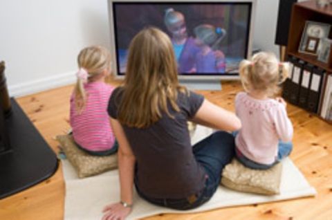 Kinder, die täglich zwei bis vier Stunden fernsehen, haben ein 2,5-fach erhöhtes Risiko für Bluthochdruck