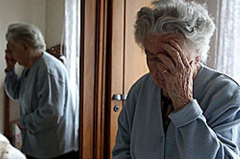 Jedes Jahr erkranken rund 250.000 Menschen in Deutschland an Alzheimer. Ein neuer Wirksstoff soll die Behandung revolutionieren