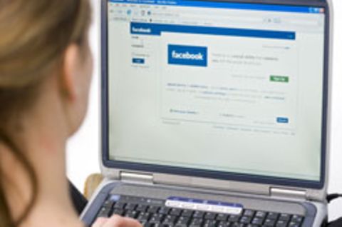 Alleine in Amerika sind 45 Prozent der Bevölkerung mit Begeisterung in sozialen Netzwerken wie Facebook aktiv