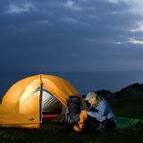 Camping mit Blick auf den Southern Ocean. Auch zu Fuß und mit Zelt lässt sich die legendäre Küste südöstlich von Melbourne auf einem 91 Kilometer langen Wanderweg erkunden