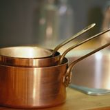 Die Reue stirbt zuletzt II    Eine Lehrerin aus Indonesien hat nach 21 Jahren ein von ihr gestohlenes Topfset an die Hamburger Polizei geschickt. Die inzwischen 50 Jahre alte Frau lebte damals in Hamburg und stahl die drei Töpfe sowie weitere Küchen-Kleinteile bei ihrem Arbeitgeber und im Wohnheim, wie sie in einem beigelegten Brief erklärte. Nun kamen die Sachen in einem Postpaket bei der Polizei an. Ärger hat die Frau aus der indonesischen Stadt Surabaya nach ihrem Geständnis nicht zu erwarten. Die Diebstähle sind verjährt